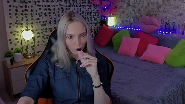 Gina Gina love online show from 05/10/26, 01:09