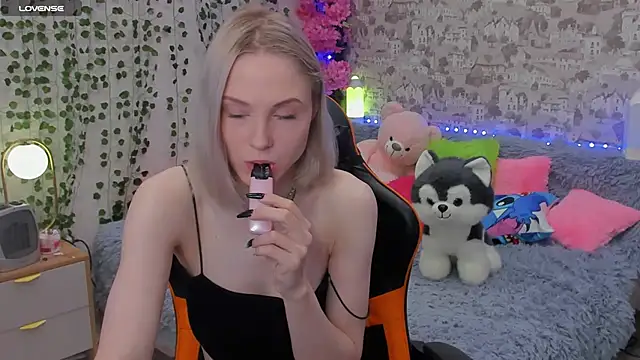 Gina Gina love online show from 06/10/26, 02:24