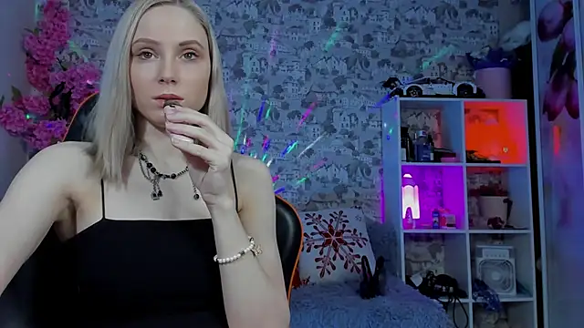 Gina Gina love online show from 04/15/26, 01:22