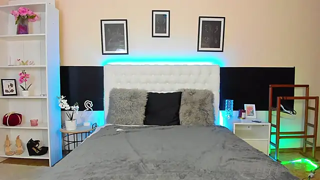 KiraNeeww online show from 03/04/26, 06:21