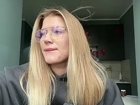 Sora Wayde online show from 12/20/25, 04:37