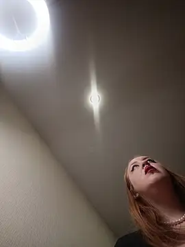 ElonaFox online show from 12/21/25, 05:58