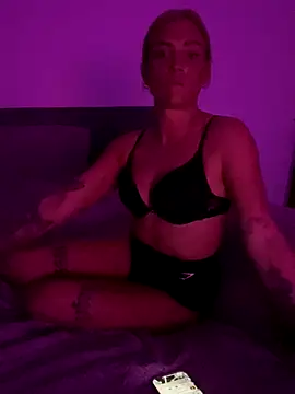 Snapshot of Blonde_BambiXX chatting on 12/05/25, 07:45 Blonde BambiXX online show from 12/05/25, 07:45