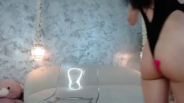 SilviaVanda online show from 04/18/26, 06:05