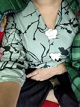 Snapshot of hottyrose69 chatting on 12/20/25, 02:14 hottyrose69 online show from 12/20/25, 02:14