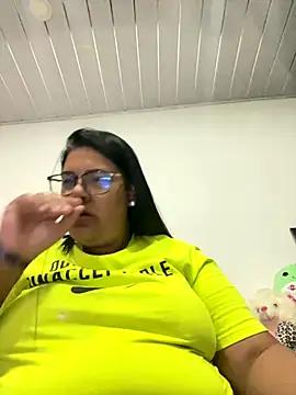 Snapshot of Carameloswing1 chatting on 12/14/25, 11:43 Carameloswing1 online show from 12/14/25, 11:43