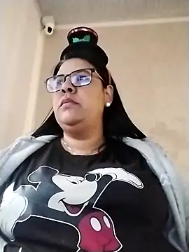 Snapshot of Carameloswing1 chatting on 12/16/25, 01:48 Carameloswing1 online show from 12/16/25, 01:48