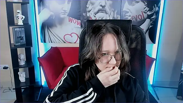 Snapshot of Sylvia_Reed chatting on 12/15/25, 07:03 Sylvia Reed online show from 12/15/25, 07:03