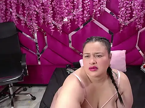 Snapshot of Atena_Glow_ chatting on 02/20/26, 03:14 Atena Glow online show from 02/20/26, 03:14