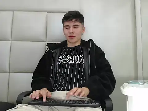 Snapshot of JuanGomm chatting on 01/15/26, 07:50 JuanGomm online show from 01/15/26, 07:50