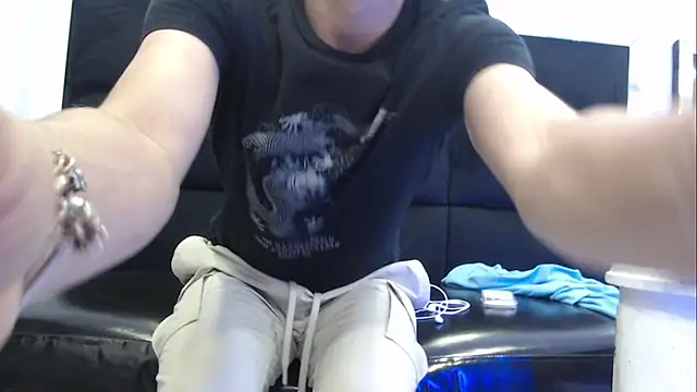 Snapshot of JuanGomm chatting on 03/03/26, 03:02 JuanGomm online show from 03/03/26, 03:02