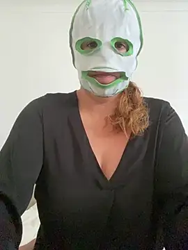 Snapshot of maryhotsexy chatting on 12/18/25, 12:09 maryhotsexy online show from 12/18/25, 12:09