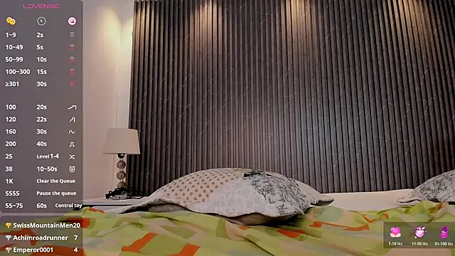 TiffanyHoustton online show from 04/15/26, 07:58