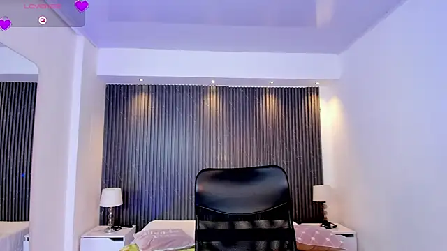 TiffanyHoustton online show from 05/28/26, 12:00
