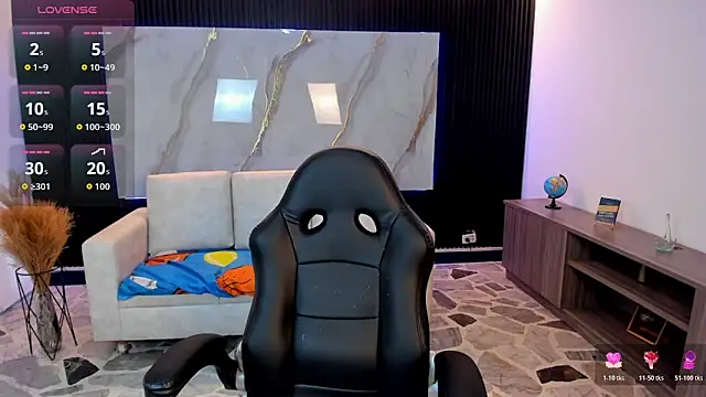 TiffanyHoustton online show from 03/09/26, 12:09