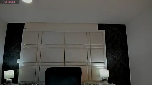 TiffanyHoustton online show from 03/12/26, 12:09