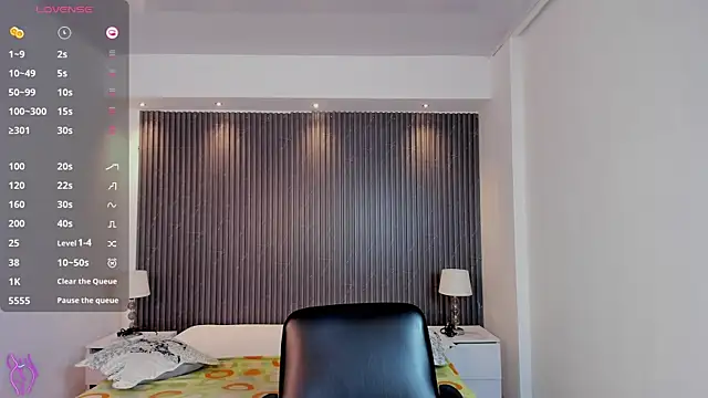 TiffanyHoustton online show from 04/14/26, 12:10