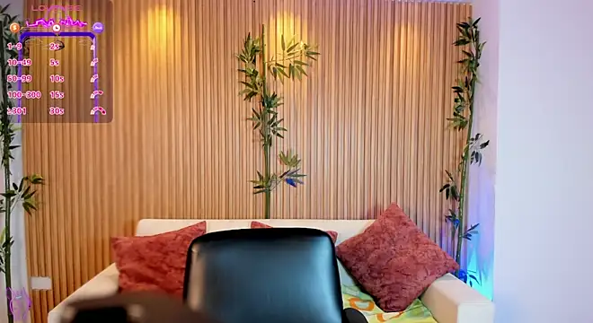 TiffanyHoustton online show from 04/01/26, 12:17