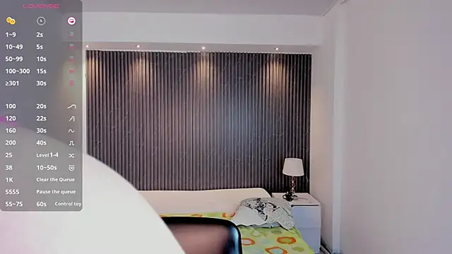 TiffanyHoustton online show from 04/15/26, 01:37