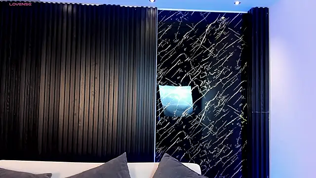 TiffanyHoustton online show from 03/26/26, 12:14