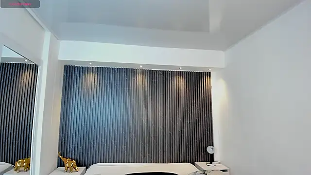 Snapshot of TiffanyHoustton chatting on 02/11/26, 11:54 TiffanyHoustton online show from 02/11/26, 11:54