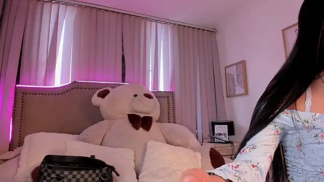 lya  brown online show from 04/14/26, 11:37