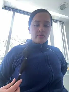 Snapshot of bela_miel chatting on 12/17/25, 05:29 bela miel online show from 12/17/25, 05:29