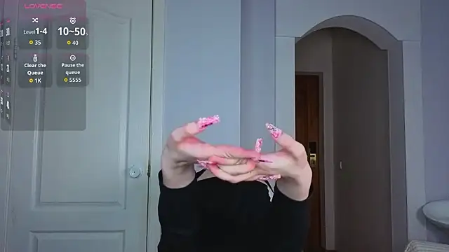 Snapshot of Sofie_Burn chatting on 02/03/26, 04:32 Sofie Burn online show from 02/03/26, 04:32