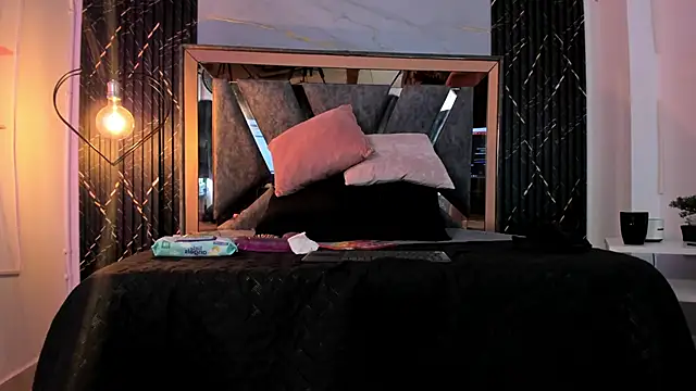 Snapshot of Hotty_redd chatting on 12/03/25, 07:35 Hotty redd online show from 12/03/25, 07:35