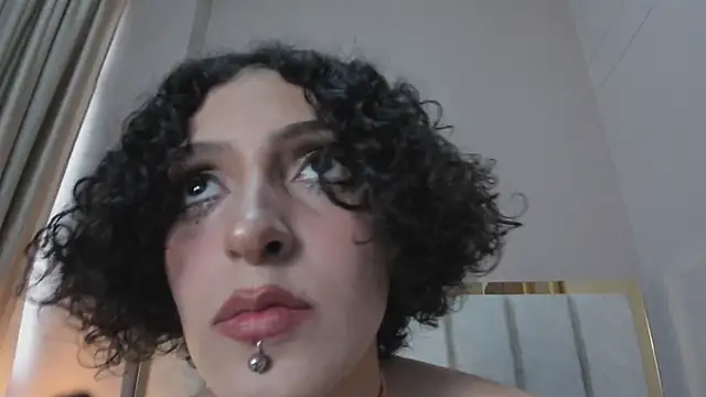 LyraVendrell online show from 04/30/26, 07:54