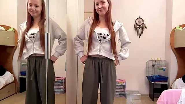 Snapshot of velvetmary chatting on 12/16/25, 04:28 velvetmary online show from 12/16/25, 04:28