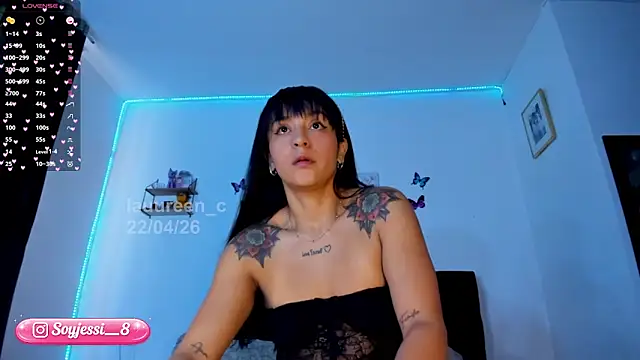 Snapshot of lauureen_c chatting on 04/22/26, 11:17 lauureen c online show from 04/22/26, 11:17
