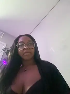 Snapshot of IndiaNoir chatting on 12/02/25, 07:37 IndiaNoir online show from 12/02/25, 07:37