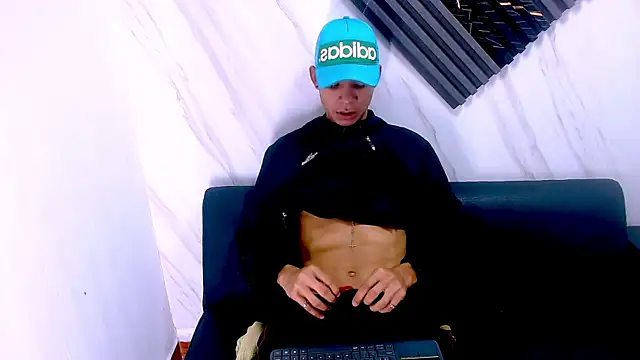 Axel Marcu online show from 12/18/25, 01:15