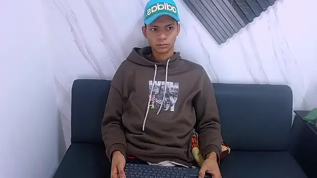 Axel Marcu online show from 12/15/25, 12:44