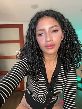 Snapshot of NaomiGarcia1 chatting on 06/12/26, 01:25 NaomiGarcia1 online show from 06/12/26, 01:25