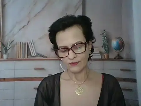 Luna-Hot0802 online show from 12/17/25, 06:35