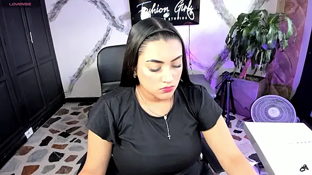 Snapshot of melodysnow_ chatting on 12/02/25, 09:49 melodysnow online show from 12/02/25, 09:49