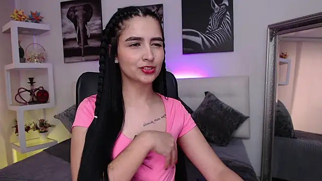 Snapshot of mialiore chatting on 12/17/25, 12:43 mialiore online show from 12/17/25, 12:43