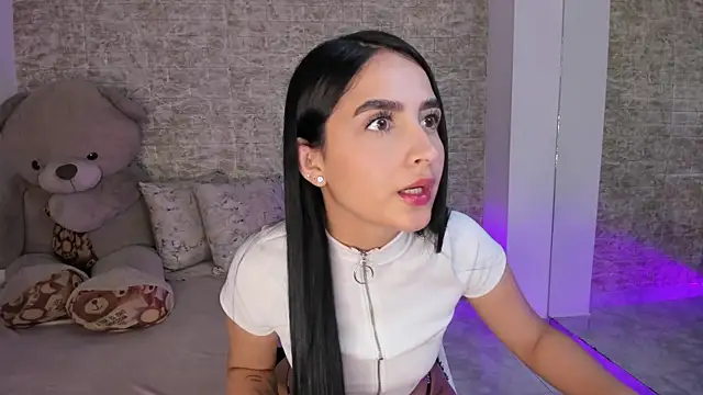 Snapshot of mialiore chatting on 12/05/25, 12:37 mialiore online show from 12/05/25, 12:37