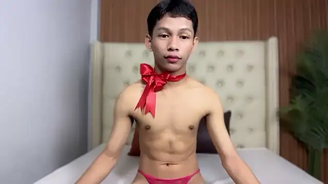 Snapshot of TheBoyAboveYou chatting on 12/17/25, 03:39 TheBoyAboveYou online show from 12/17/25, 03:39