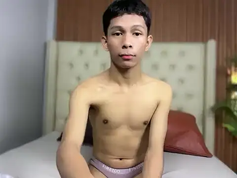 Snapshot of TheBoyAboveYou chatting on 12/15/25, 05:24 TheBoyAboveYou online show from 12/15/25, 05:24