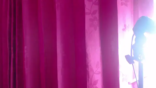 Snapshot of Sandoval_evelyn20 chatting on 12/19/25, 02:04 Sandoval evelyn20 online show from 12/19/25, 02:04