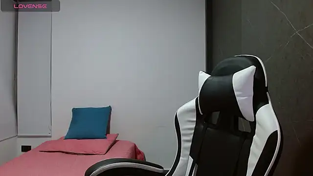 Snapshot of candy_rosemaryy chatting on 02/12/26, 01:27 candy rosemaryy online show from 02/12/26, 01:27