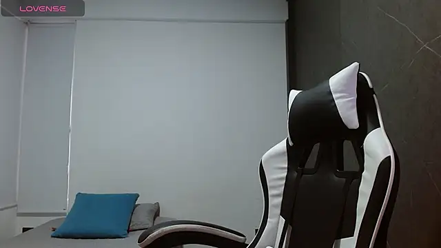 Snapshot of candy_rosemaryy chatting on 01/08/26, 12:00 candy rosemaryy online show from 01/08/26, 12:00