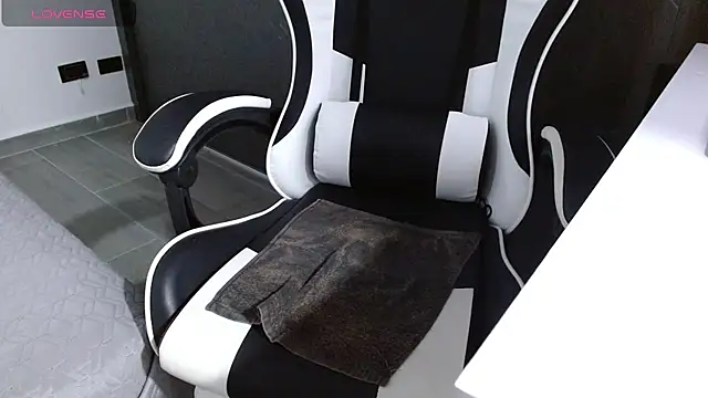 Snapshot of candy_rosemaryy chatting on 12/19/25, 11:56 candy rosemaryy online show from 12/19/25, 11:56