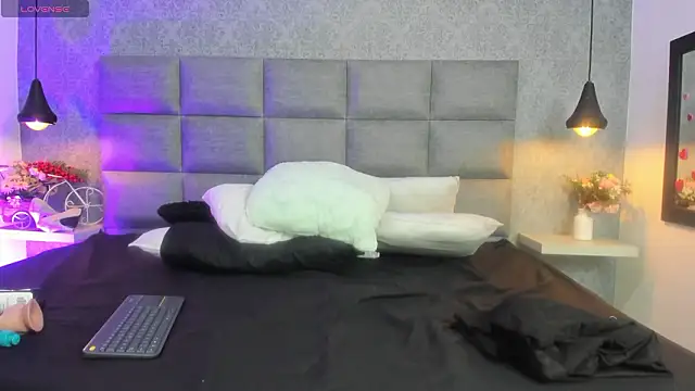 emilyy r online show from 03/04/26, 07:21