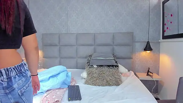 emilyy r online show from 04/08/26, 07:04