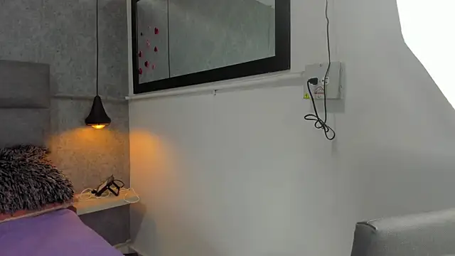 emilyy r online show from 04/15/26, 07:07