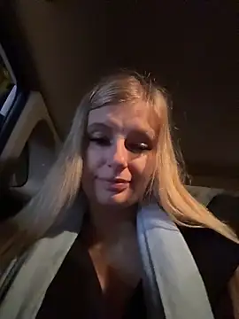 Snapshot of Betsy chatting on 01/13/26, 04:44 Betsy online show from 01/13/26, 04:44